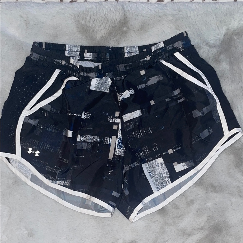 Under Armour Women's Black Patterned Athletic Gym Shorts Medium Lined Medium